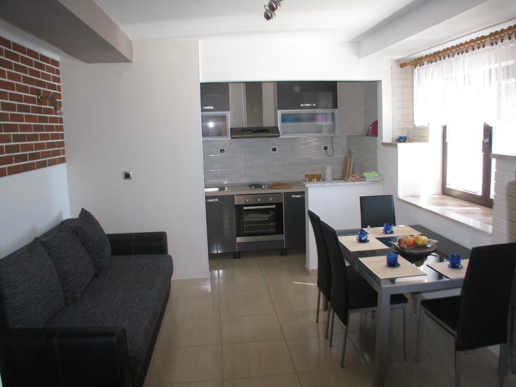 Apartments Miljak Omiš Eksteriør billede