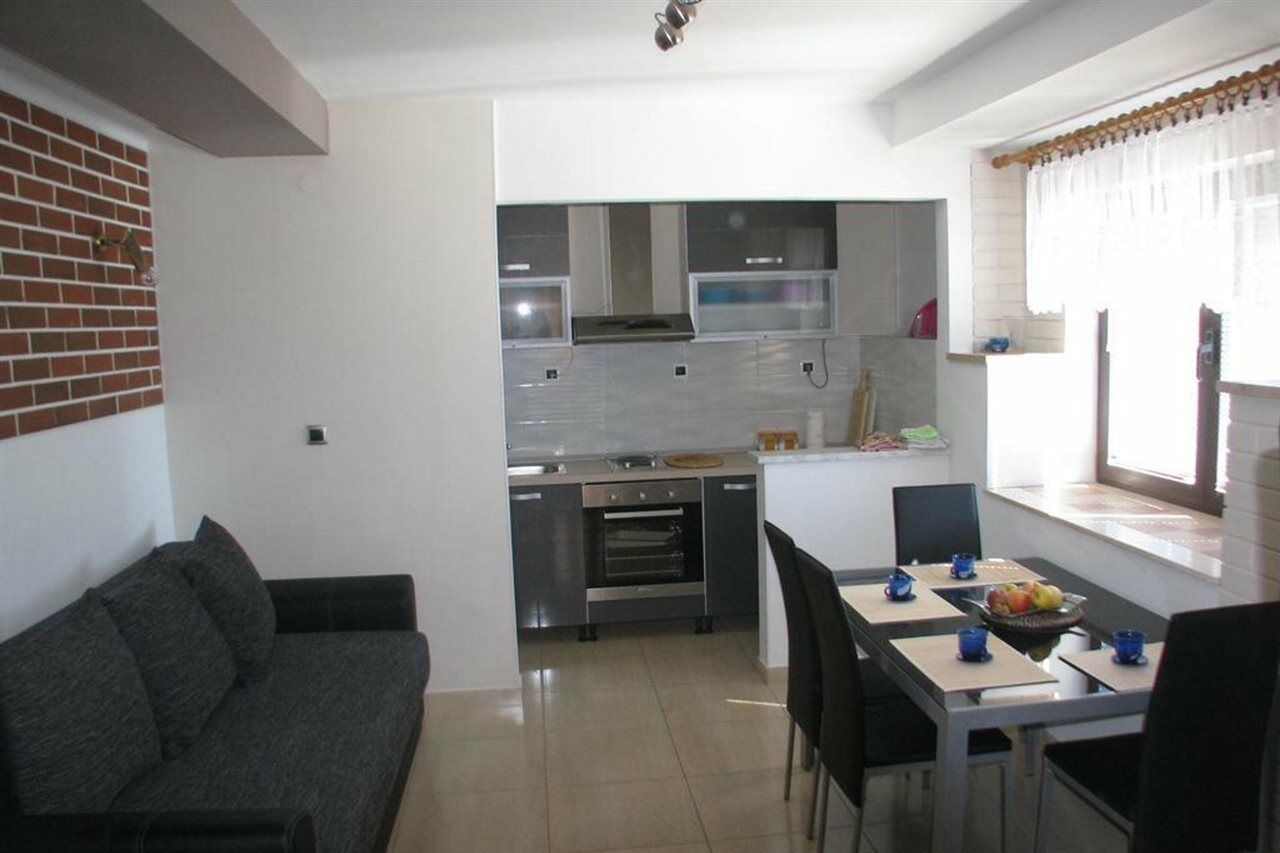 Apartments Miljak Omiš Eksteriør billede